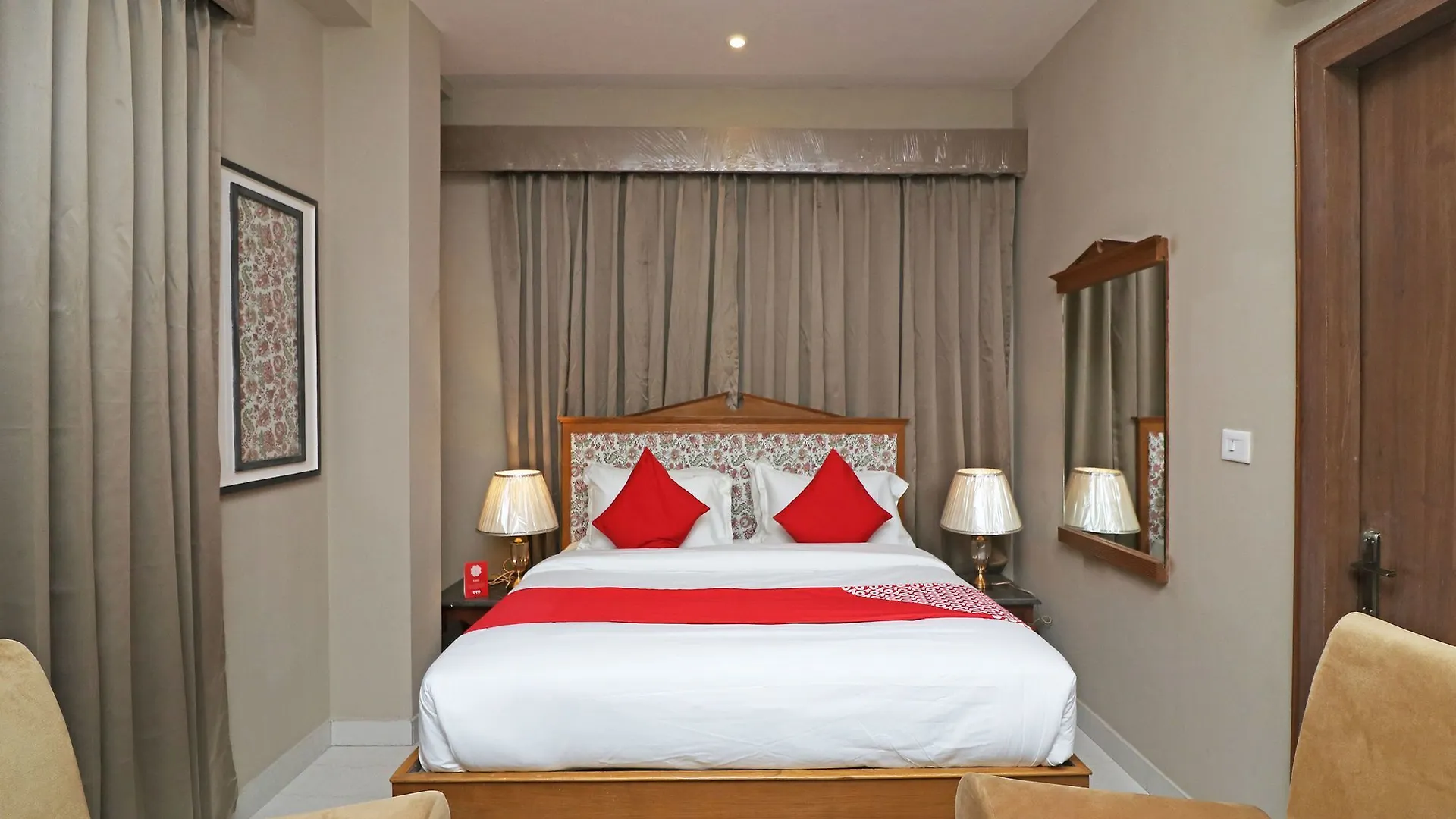 ***  Oyo 13035 C1 Noosa Hotels Agra  India