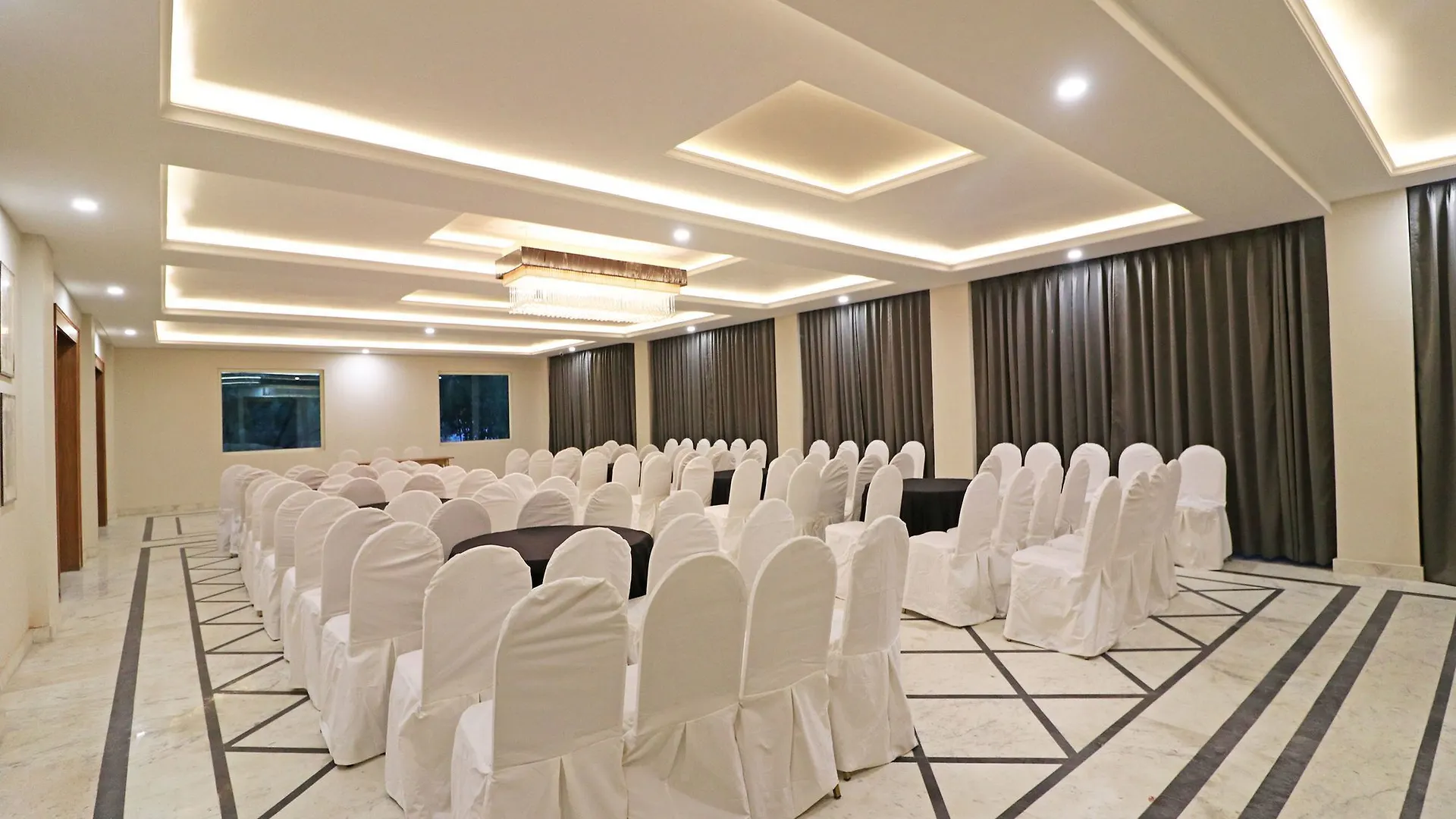 Oyo 13035 C1 Noosa Hotels Agra  3*, Agra (Uttar Pradesh) India